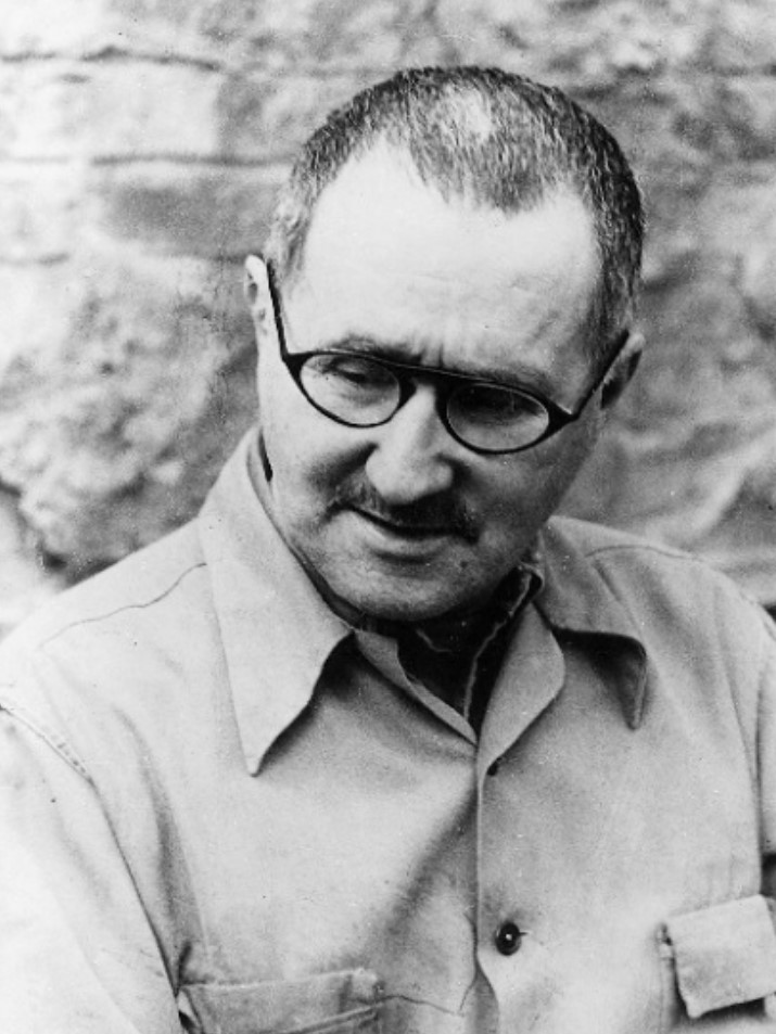 El trasfondo de «Historia de Almanaque» y la crítica del capitalismo de Bertolt Brecht